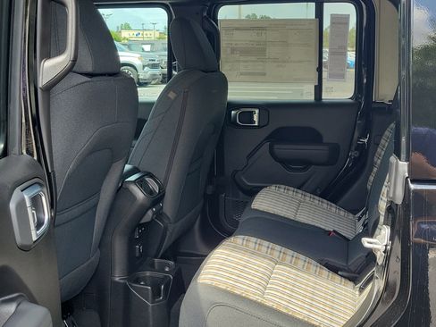 New 2026 Jeep Gladiator Sport AWD/4WD image 12