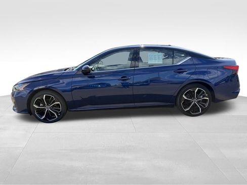 Used 2024 Nissan Altima 2.5 SR FWD image 32