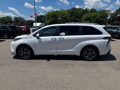 New 2026 Toyota Sienna Platinum AWD/4WD image 4