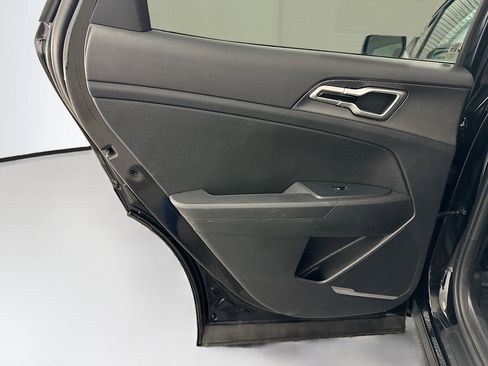 Used 2025 Kia Sportage LX image 26