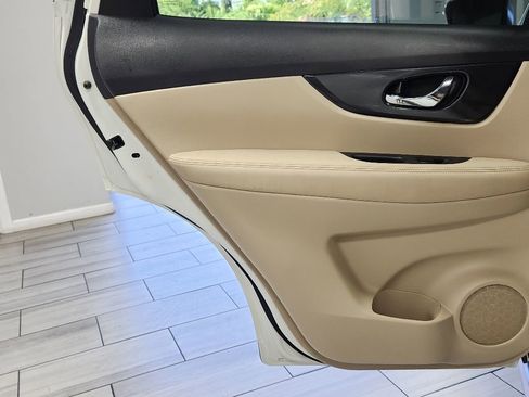 Used 2020 Nissan Rogue SV image 12