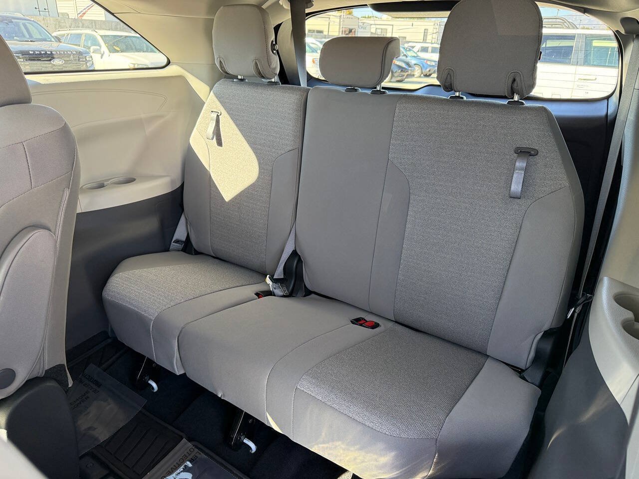 Used 2024 Toyota Sienna LE AWD/4WD image 20