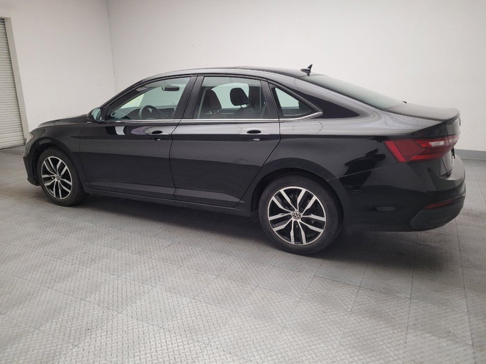 Used 2025 Volkswagen Jetta SE FWD image 3