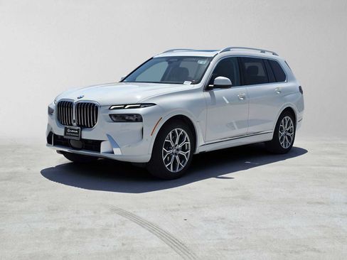 Used 2023 BMW X7 xDrive40i w/ Premium Package AWD/4WD image 7