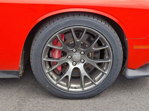 Used 2016 Dodge Challenger SRT RWD image 8
