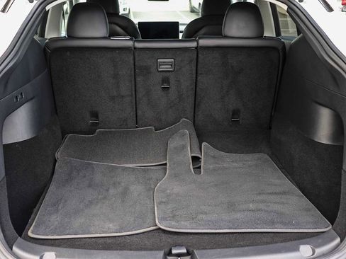 Used 2020 Tesla Model Y Long Range image 17