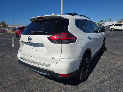 Used 2017 Nissan Rogue SV w/ Midnight Edition image 4
