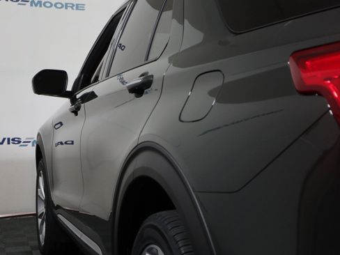 Used 2022 Ford Explorer Platinum w/ Technology Package image 11