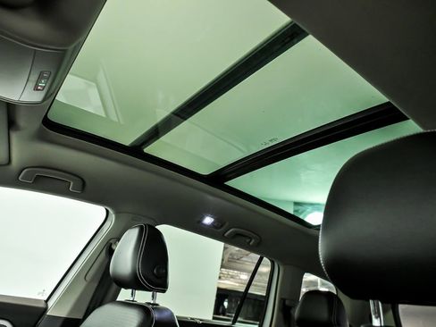 Used 2022 Volkswagen Atlas SE w/ Panoramic Sunroof Package image 14