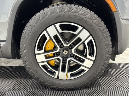 Used 2023 Rivian R1T Adventure image 11
