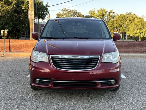 Used 2012 Chrysler Town & Country Touring w/ Entertainment Group #1 FWD image 3