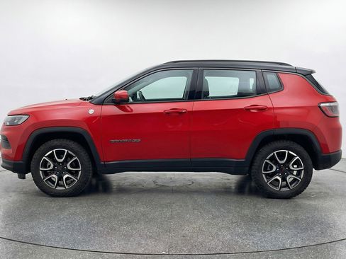 Used 2025 Jeep Compass Trailhawk image 5