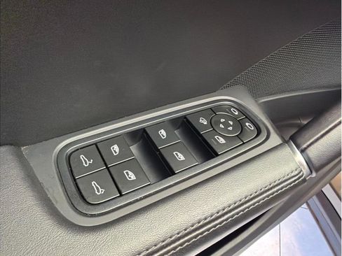 Used 2023 Porsche Cayenne AWD/4WD image 45