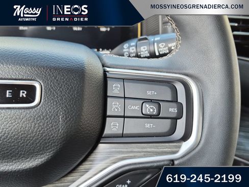 Used 2024 Jeep Wagoneer L Series II RWD image 17