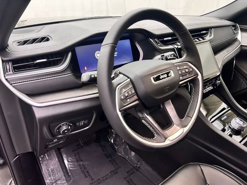 New 2025 Jeep Grand Cherokee Limited w/ Black Appearance Package AWD/4WD image 11