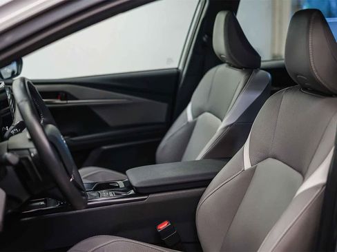 Used 2025 Toyota Camry SE image 17