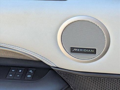 Used 2017 Land Rover Discovery HSE image 12