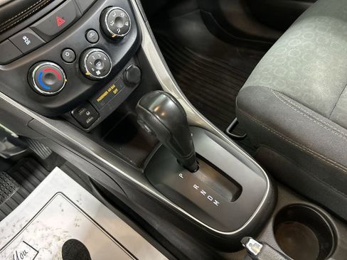 Used 2020 Chevrolet Trax LS image 17