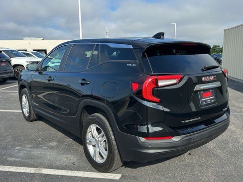 Used 2022 GMC Terrain SLE image 8
