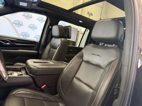 Used 2022 GMC Yukon XL Denali w/ Denali Ultimate Package AWD/4WD image 18