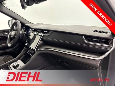 Used 2024 Jeep Grand Cherokee L Altitude image 17