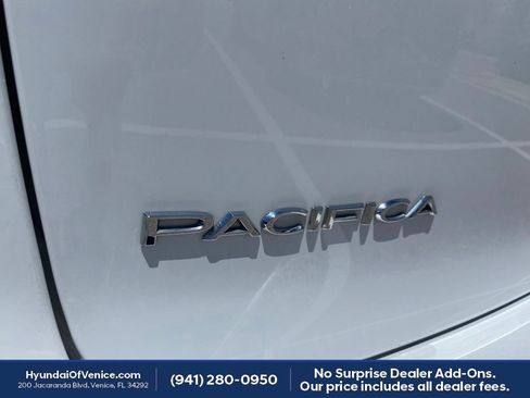 Used 2026 Chrysler Pacifica Limited FWD image 28