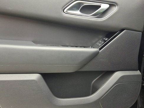 Used 2025 Land Rover Range Rover Velar Dynamic HSE image 12