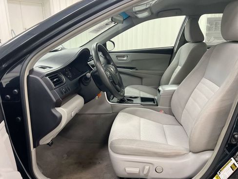Used 2015 Toyota Camry LE image 19