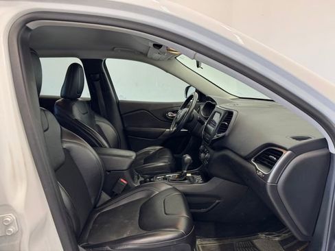 Used 2019 Jeep Cherokee Latitude Plus image 16