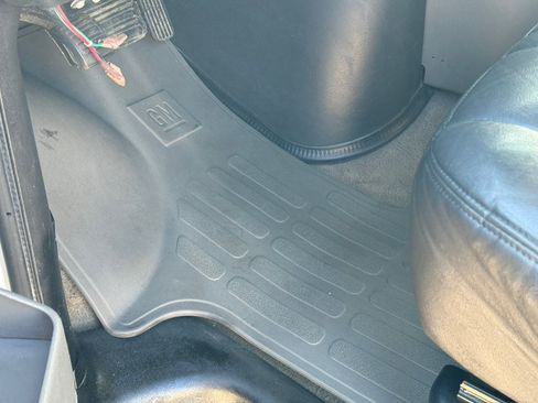 Used 2005 Chevrolet Express 3500 Passenger w/ LS Preferred Equipment Group RWD image 15