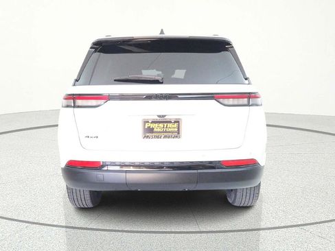 Used 2024 Jeep Grand Cherokee Altitude image 7