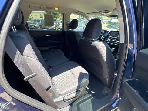Used 2022 Nissan Pathfinder SV AWD/4WD image 18