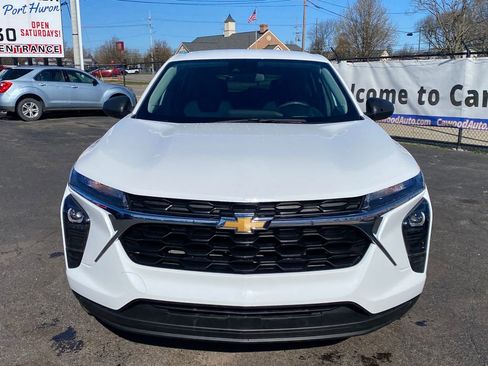 Used 2025 Chevrolet Trax LS w/ Driver Confidence Package image 9