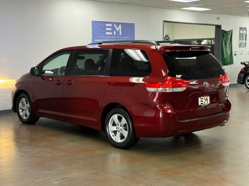 Used 2011 Toyota Sienna LE FWD image 5