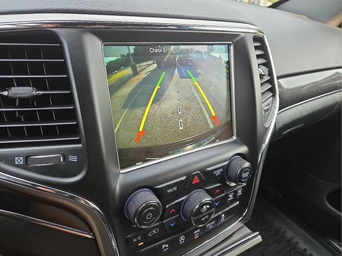 Used 2018 Jeep Grand Cherokee Trailhawk AWD/4WD image 17