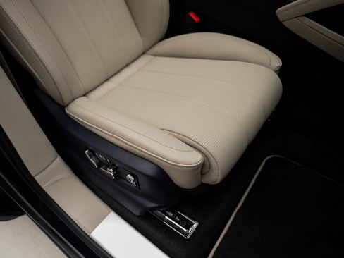 Used 2024 Bentley Bentayga AWD/4WD image 63