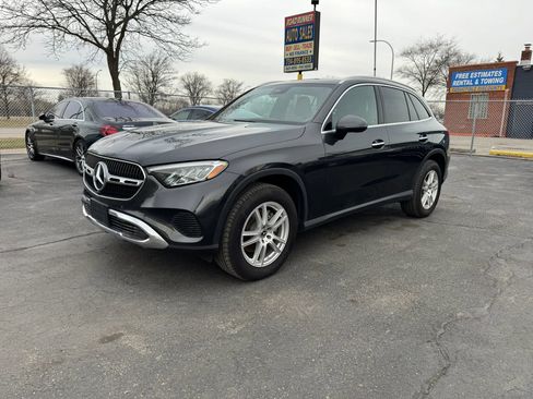 Used 2025 Mercedes-Benz GLC 300 4MATIC image 4
