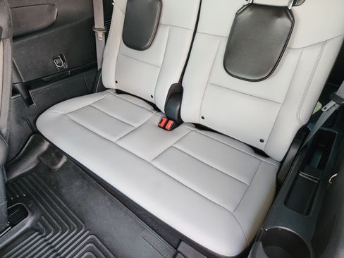 Used 2021 Ford Explorer XLT w/ Equipment Group 202A RWD image 32
