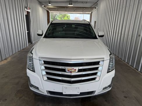 Used 2018 Cadillac Escalade ESV Luxury RWD image 3