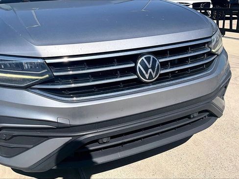 Used 2022 Volkswagen Tiguan SE image 34