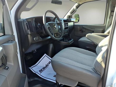 Certified 2025 Chevrolet Express 3500 LS RWD image 5