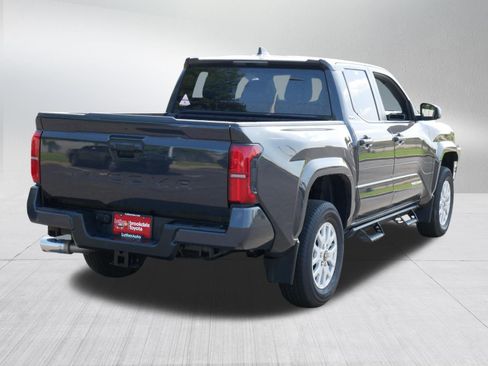 Certified 2024 Toyota Tacoma SR5 AWD/4WD image 6