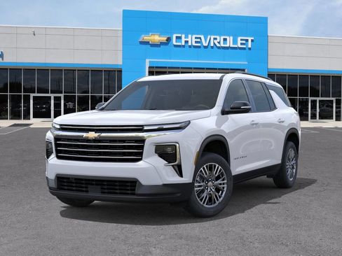 New 2026 Chevrolet Traverse LT w/ Driver Confidence Package FWD image 6