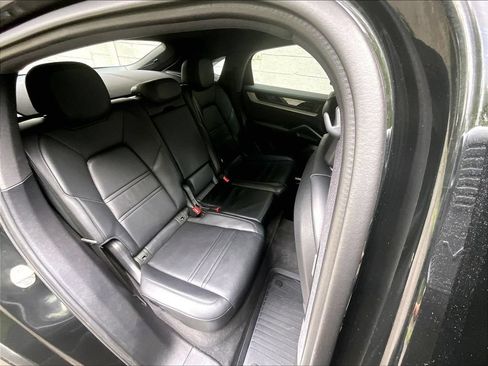Certified 2024 Porsche Cayenne S AWD/4WD image 21