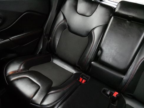 Used 2020 Jeep Cherokee Trailhawk w/ Comfort/Convenience Group image 12