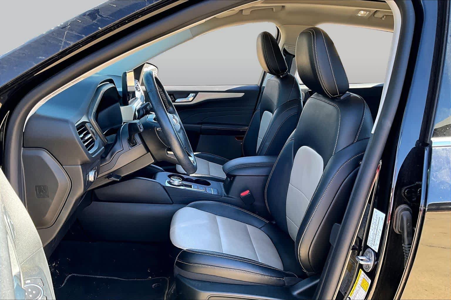 Used 2022 Ford Escape Titanium w/ Titanium Elite Package AWD/4WD image 8