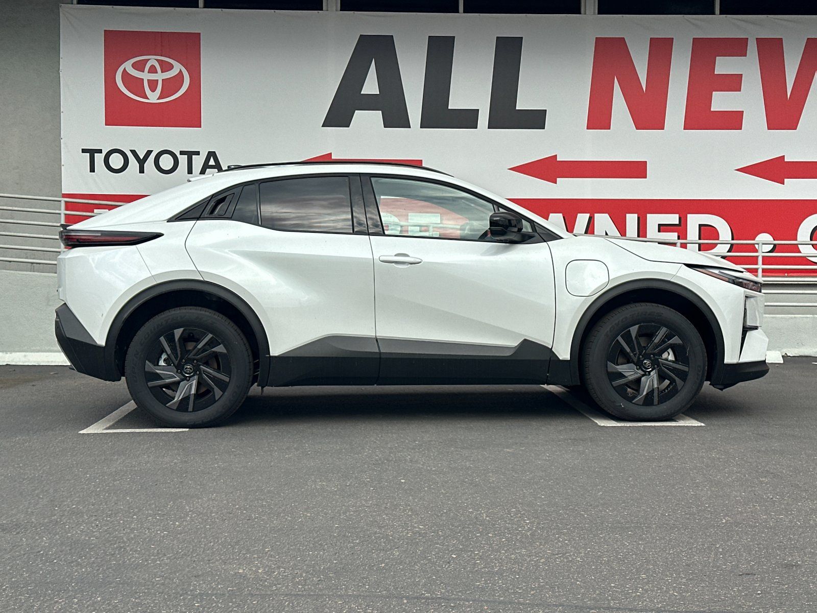 Used 2026 Toyota C-HR AWD/4WD image 6