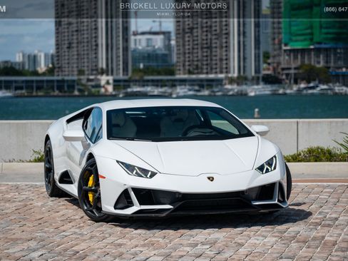 Used 2020 Lamborghini Huracan EVO image 2