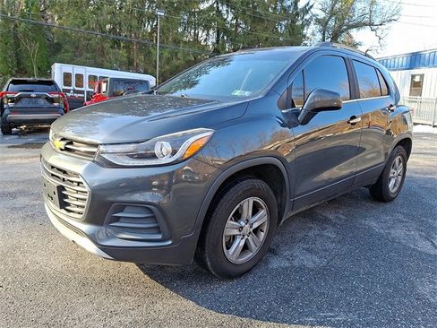 Used 2017 Chevrolet Trax LT w/ LT Convenience Package image 4
