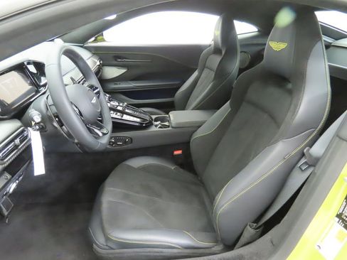 Used 2025 Aston Martin V8 Vantage Coupe image 18